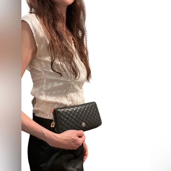 CHANEL Black Quilted Wallet with Gold Accent - Picture 14 of 14